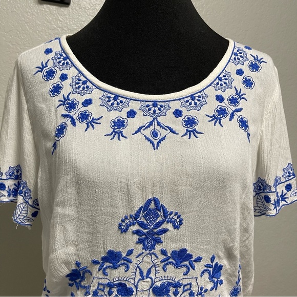 Jachs Girlfriend Embroidered Blue and White Women's Top MEDIUM - Picture 3 of 7